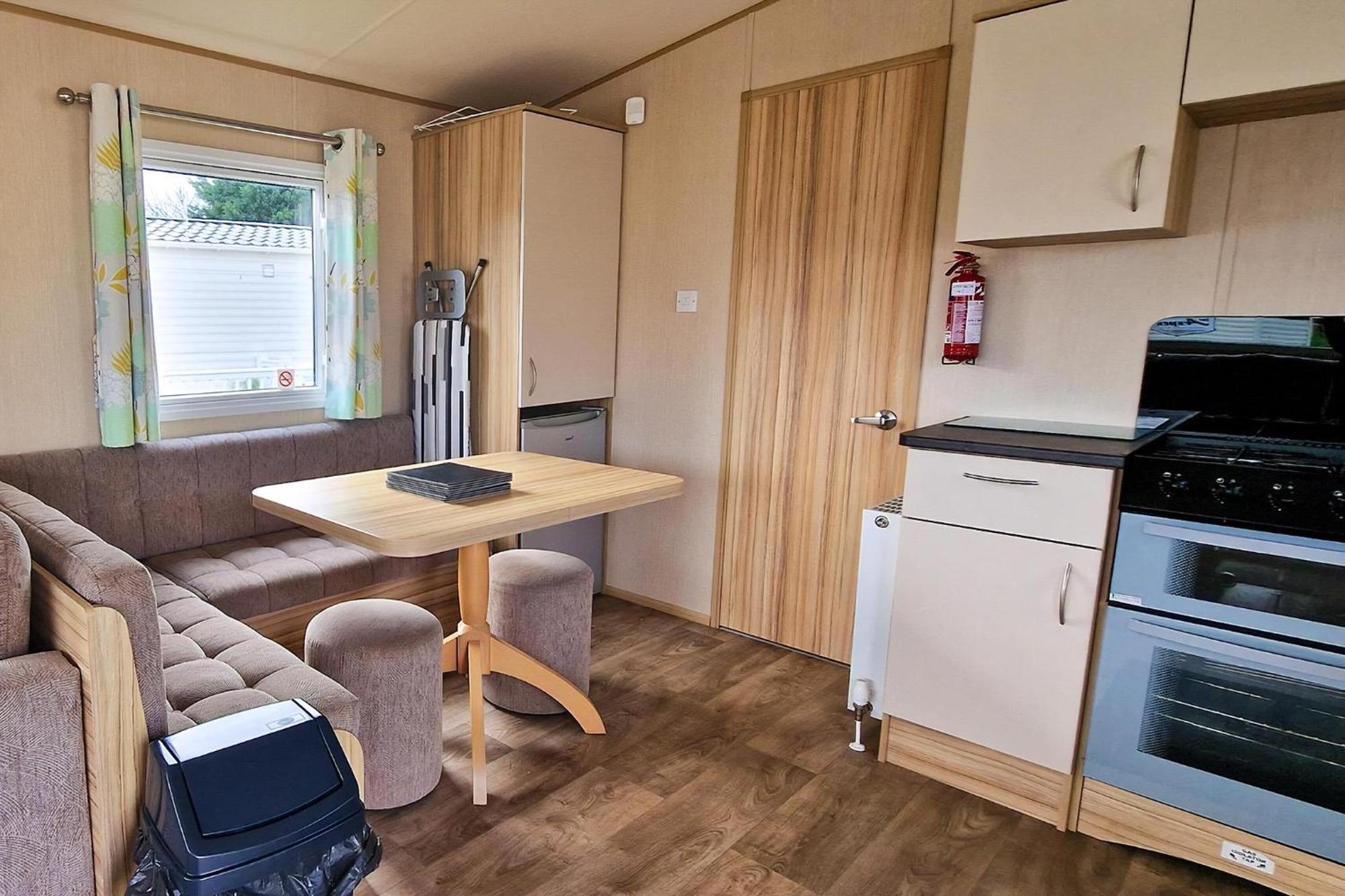8 Berth Caravan For Hire At Manor Park Near To A Great Beach Ref 23041C ハンスタントン エクステリア 写真