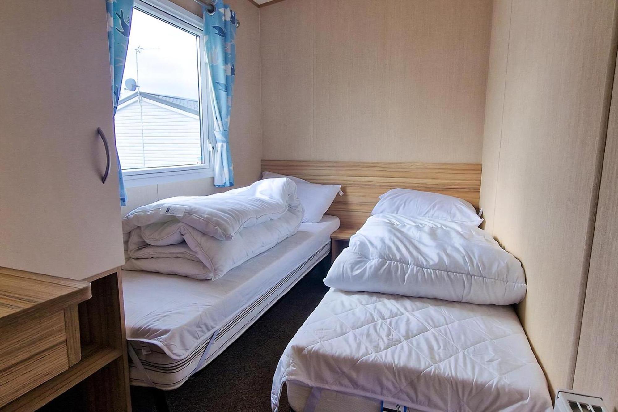 8 Berth Caravan For Hire At Manor Park Near To A Great Beach Ref 23041C ハンスタントン エクステリア 写真