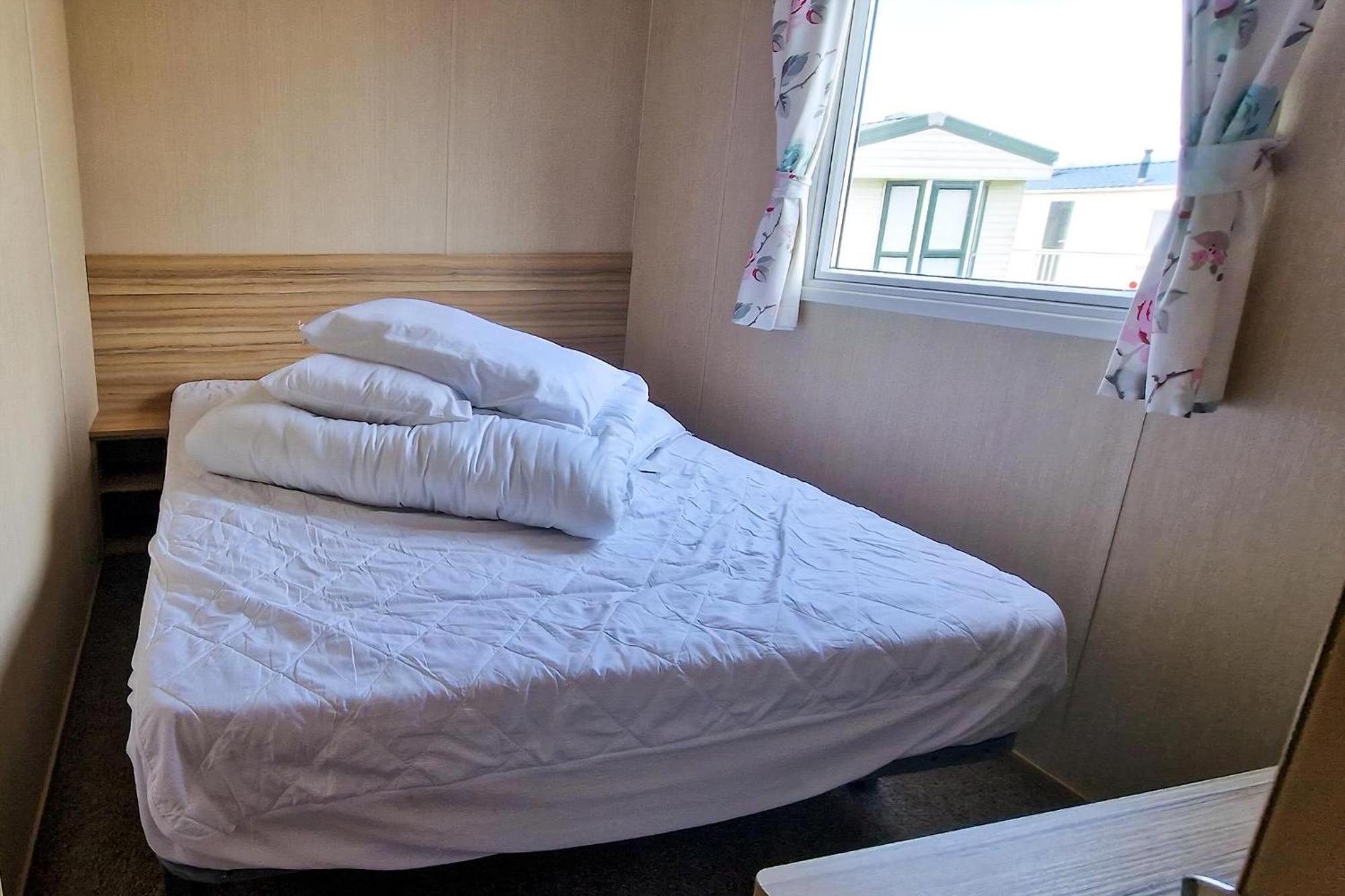 8 Berth Caravan For Hire At Manor Park Near To A Great Beach Ref 23041C ハンスタントン エクステリア 写真